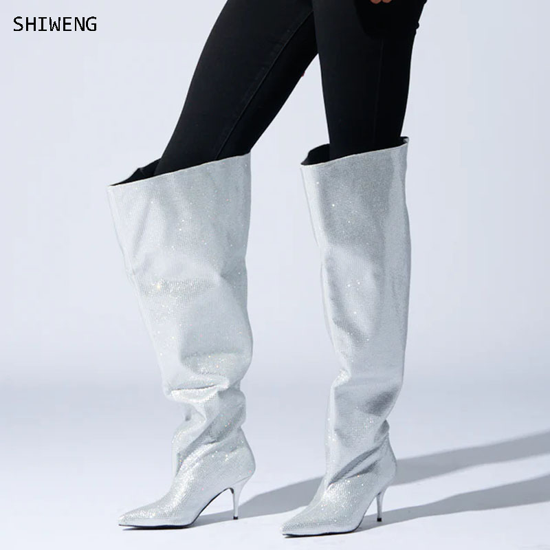 รองเท้าบูทคริสตัลสีเงินสูงถึงเ - Street Fashion Rome 2026 บทวิจารณ์และราคา
