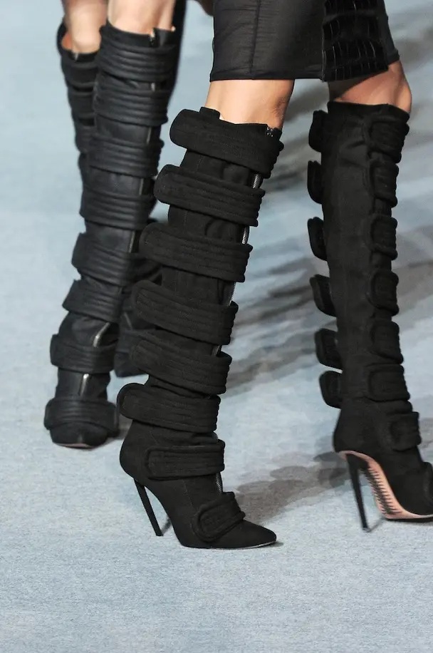 รองเท้าบูทหุ้มข้อทรงแหลม ปี 20 - Street Fashion Rome 2026 บทวิจารณ์และราคา